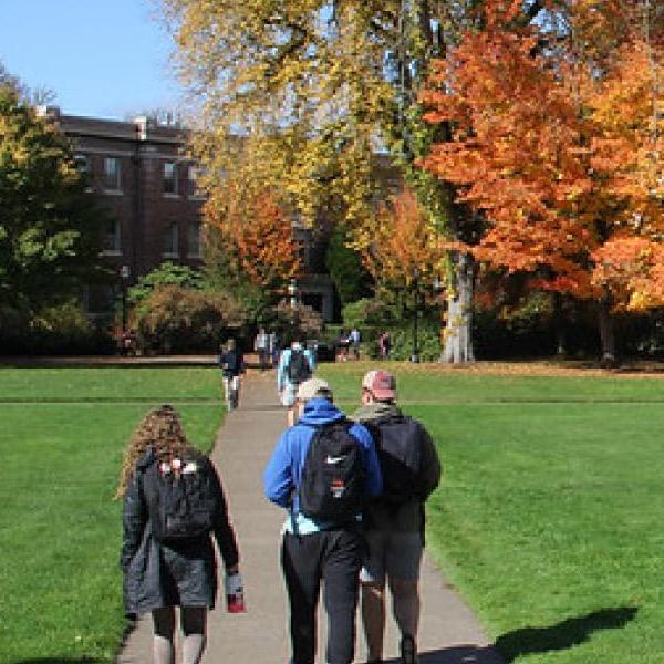 OSU students walking on Oregon State University Campus